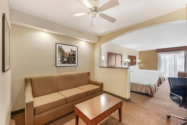 Room 30 of 46