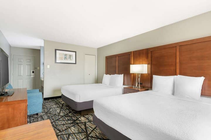 Room 10 of 34