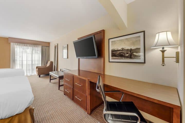 Room 32 of 46