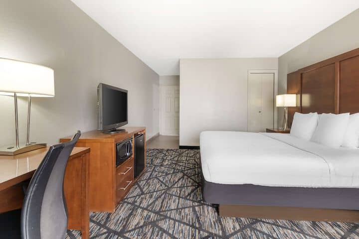 Room 7 of 34